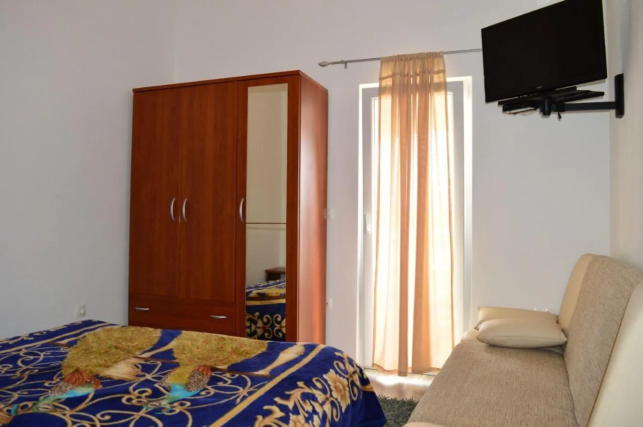 Guest house Apartments Ante 1306 Seline
