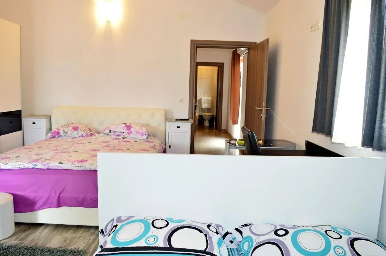 Guest house Apartments Ante 1306 Seline
